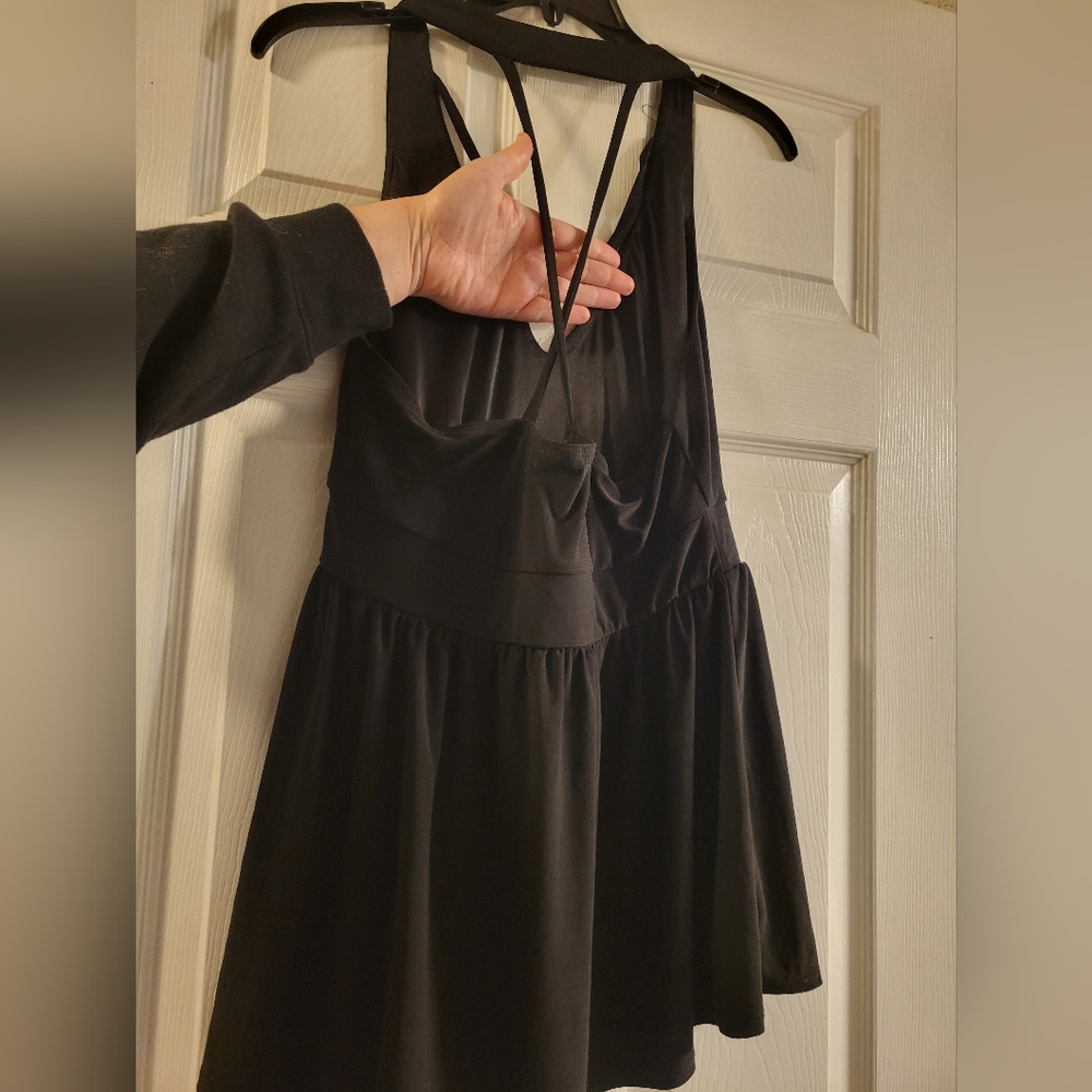 Black crisscross front &back Torrid tank/halter top size 0 (0x) - Picture 2 of 6